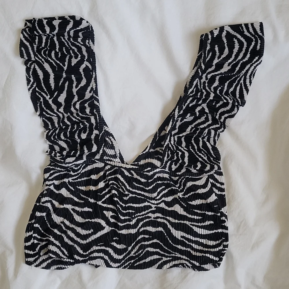Zara pleated ruffled top - Picture 5 of 11
